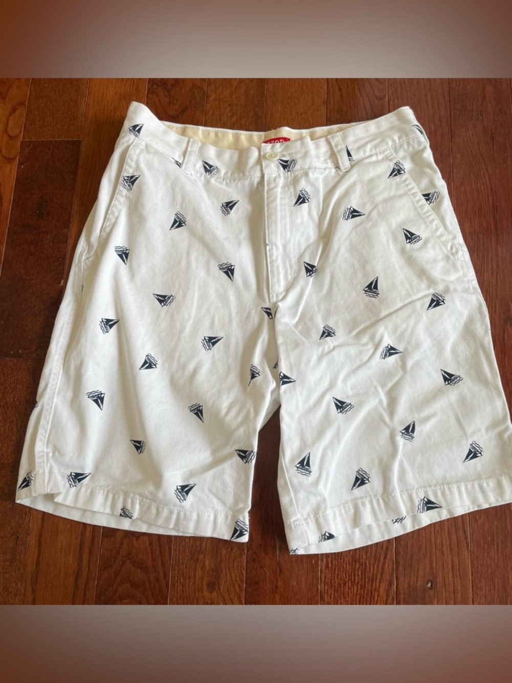 Izod sailboat shorts